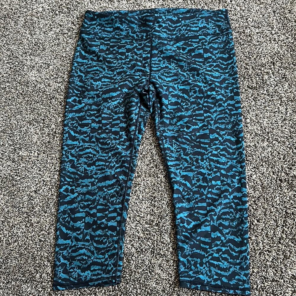 Women’s Large Fabletics Athletic Capri Pants
